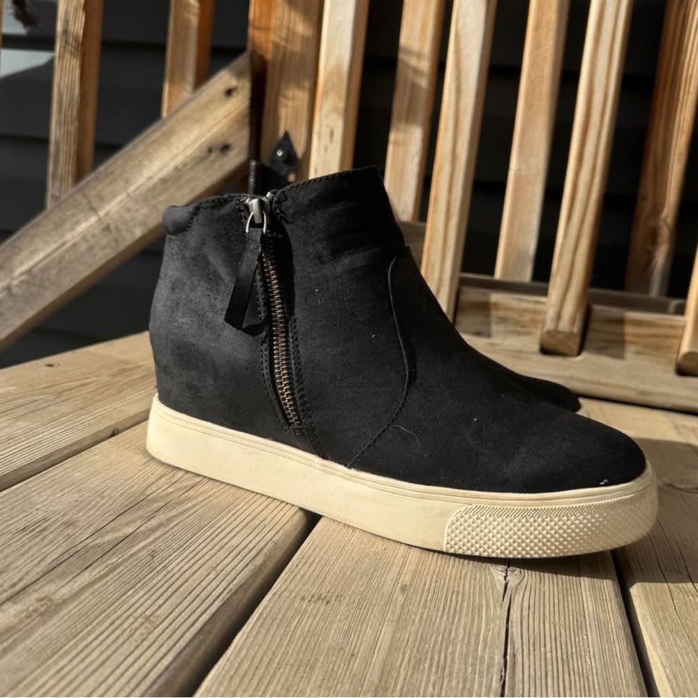 Universal Thread Black High-Top Sneakers